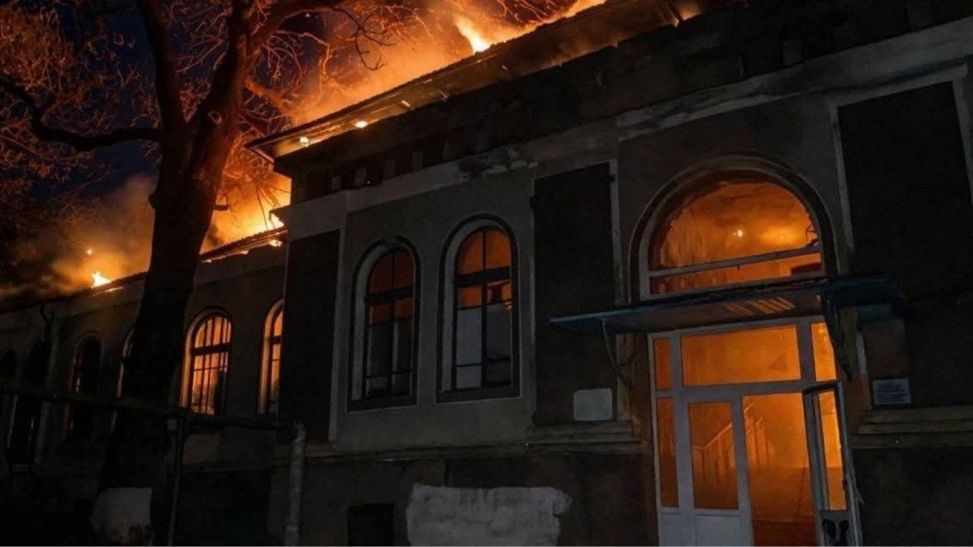 Пожежа даху ліцею на Одещині