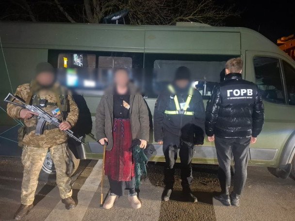 На границе задержан мужчина, пытавшийся пересечь её под видом пожилой женщины