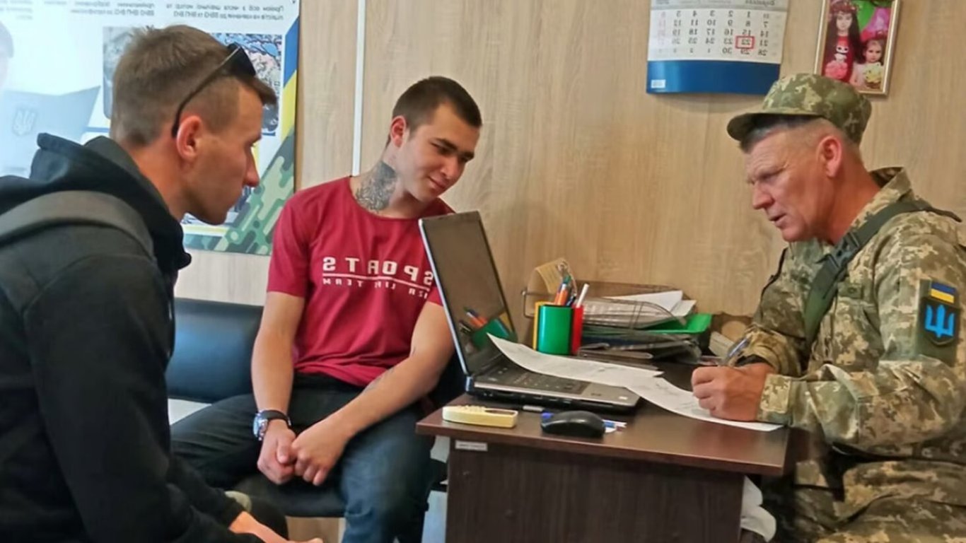 Суд скасував штраф за неявку