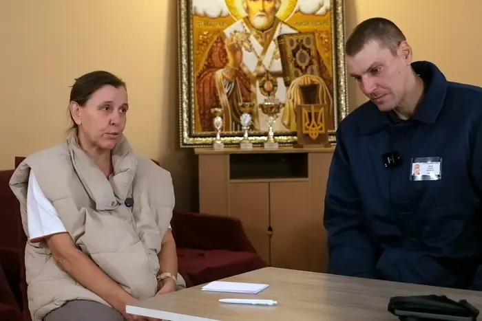 Мати окупанта з Росії приїхала в Україну: незвичайна зустріч у полоні