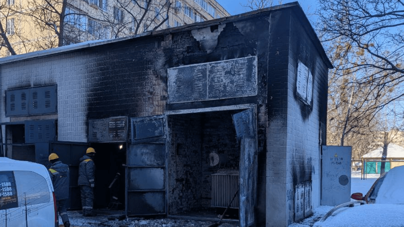 Ночной пожар на подстанции в Оболонском районе Киева: хроника событий