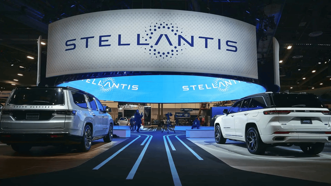 Дизельный двигатель Stellantis в подкапотном пространстве