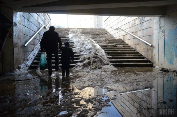 Паводок в Киеве: подтоплен переход у метро «Харківська» и улицы