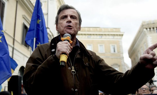 Italiens Senator Calenda warnt Ukraine: Verteidigungslinien in Donezk nicht preisgeben