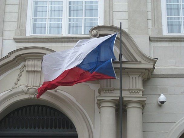 Чешская полиция раскрыла схему с субсидиями для украинок: миллионы крон потратили на роскошь