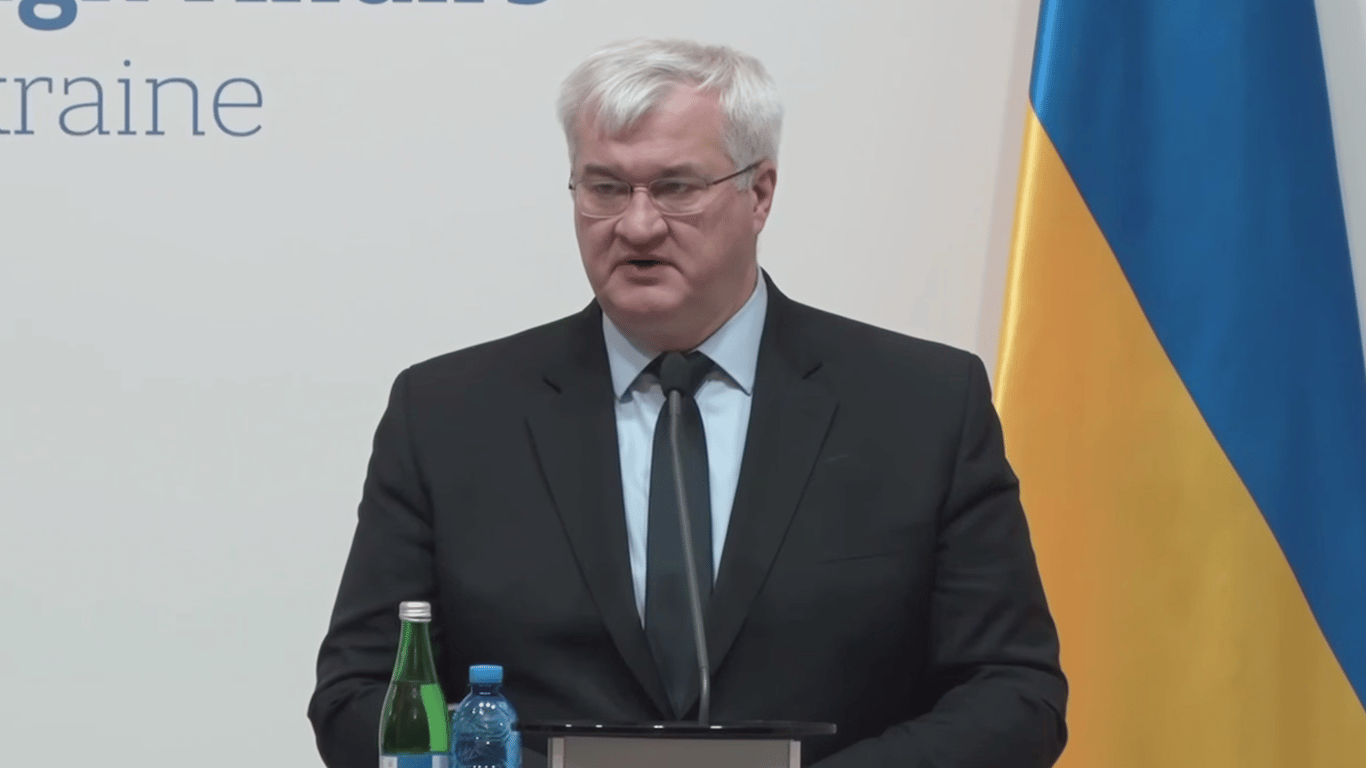 Глава МЗС України на пресконференції