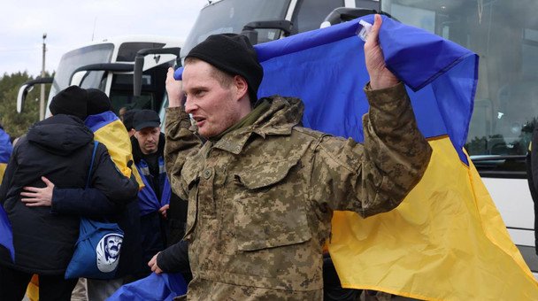Повернення полонених в Україну