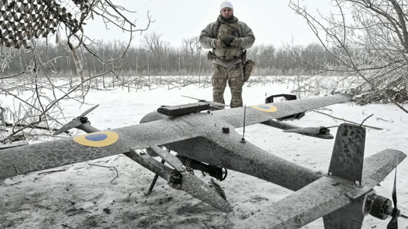 Ukraine's Azov Brigade Seeks Intelligence Analysts, Offering Salaries Up to 127,000 Hryvnias