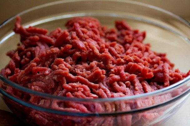 Dlaczego kotlety wychodzą suche: błąd z mielonym mięsem, który popełniają nawet doświadczeni kucharze