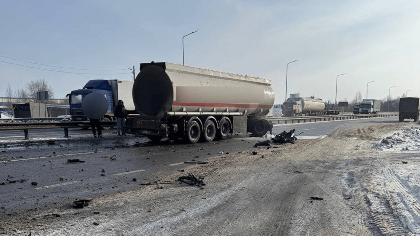 Авария со смертельным исходом под Киевом: на трассе М-01 погиб водитель грузовика