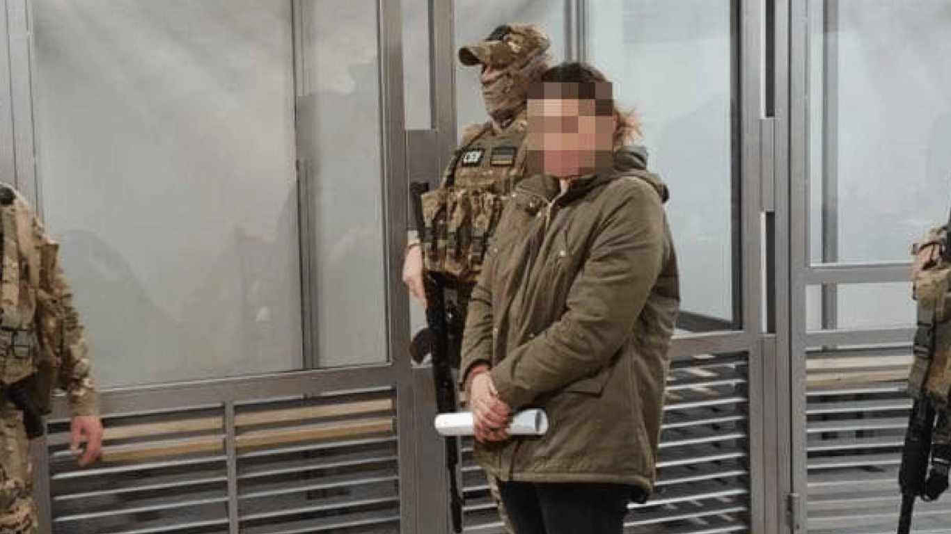 Службовиця у суді за виправдання агресії
