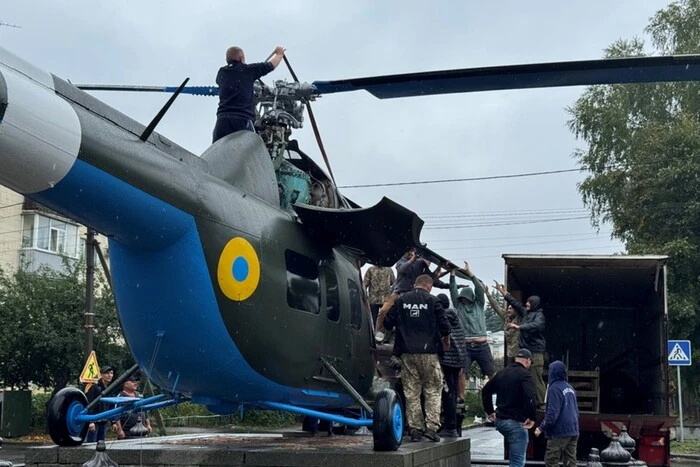 В Полтаве демонтировали памятный вертолет Ми-2: причины решения