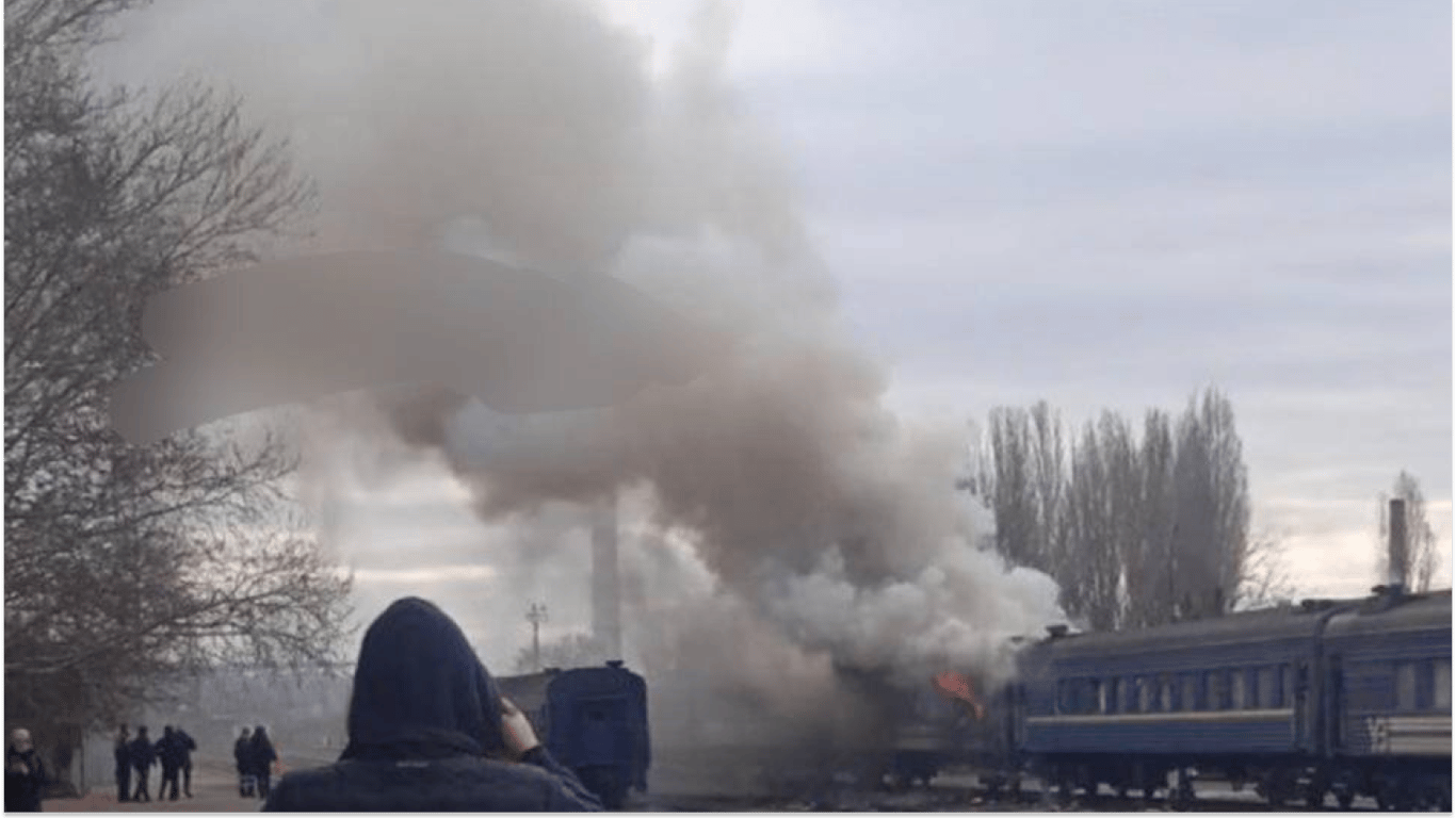Mykolajiw: Russische Drohne trifft Zug – Ein Verletzter