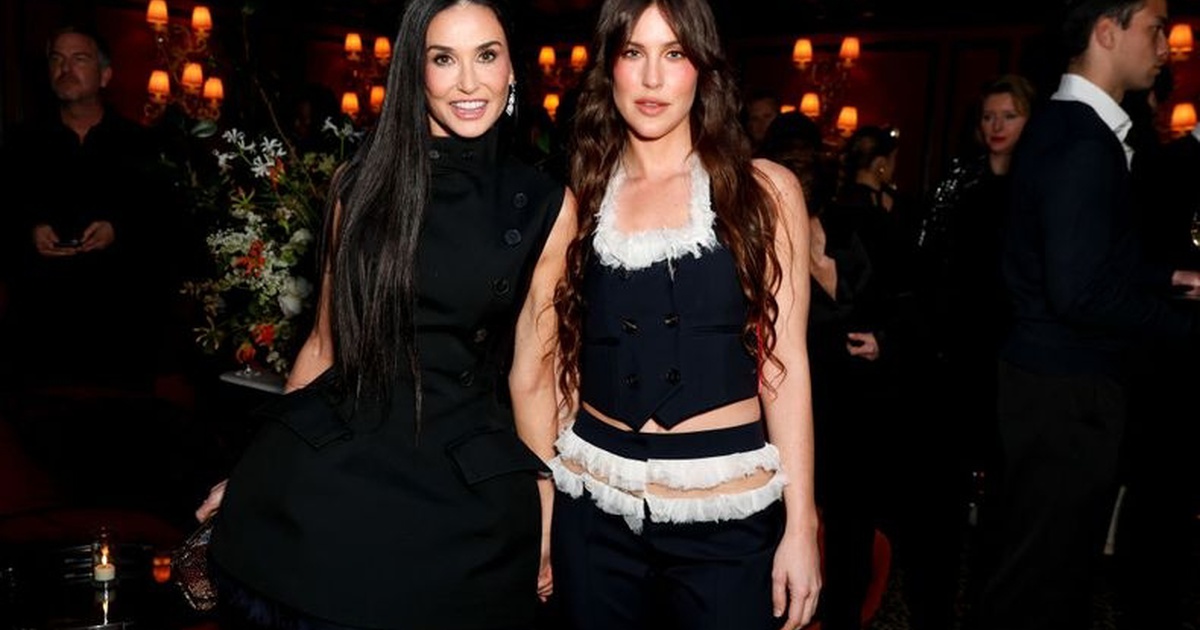 Demi Moore greets daughter