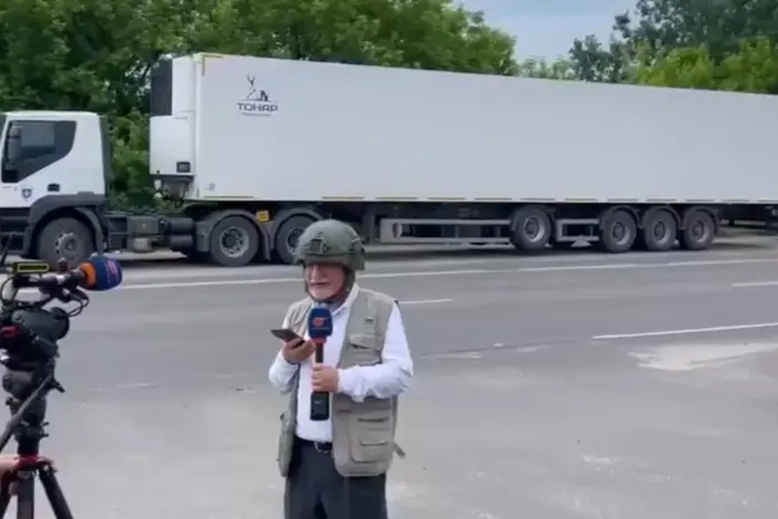 Передача тел погибших? Российские СМИ опубликовали видео с очередью грузовиков