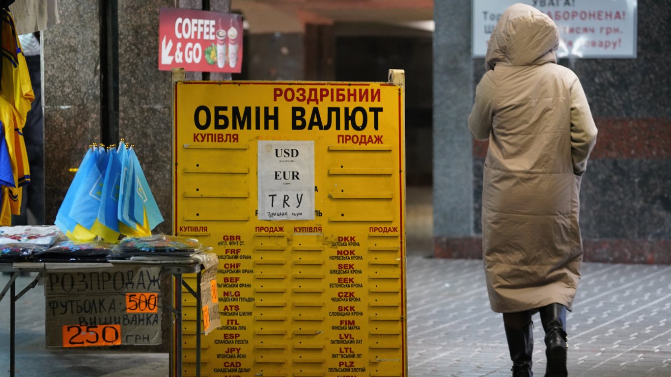 Прогноз на февраль 2026: доллар в Украине сохранит позиции в коридоре 42,50–43,40 гривен