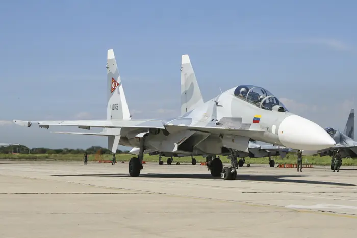 Венесуела відповіла США прольотом винищувачів над кораблем у Карибському морі
