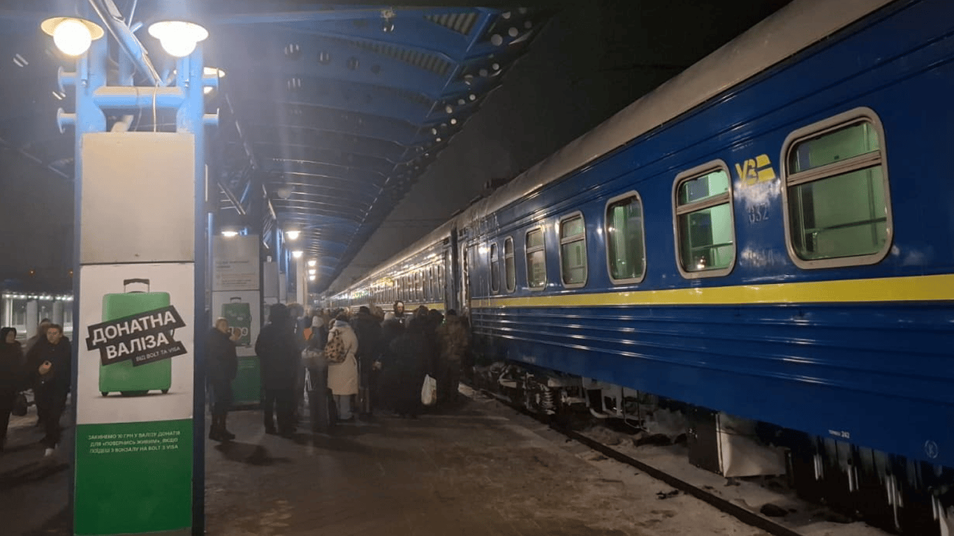 Обстрел железнодорожной инфраструктуры в Черниговской области: изменения в графике движения поездов