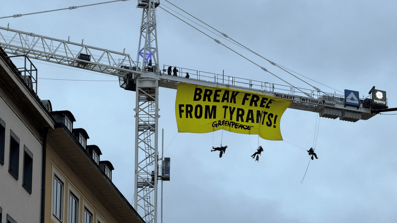Активісти Greenpeace на конференції в Мюнхені