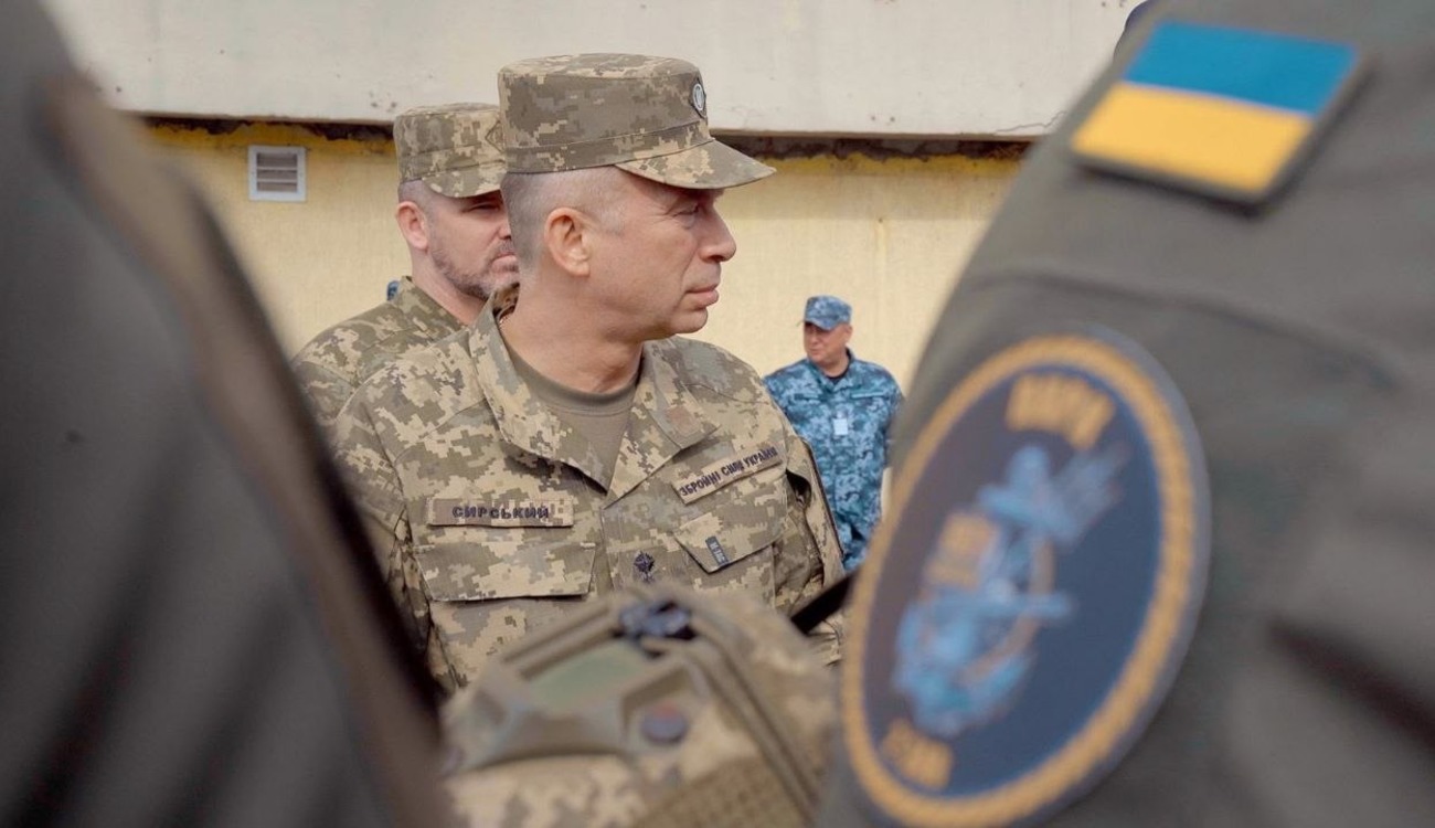 Сирський з військовими на День Конституції