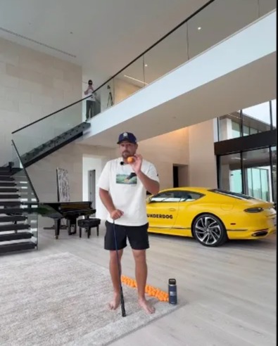 Гольфіст Брайсон ДіШамбо розіграє Bentley серед підписників у Instagram
