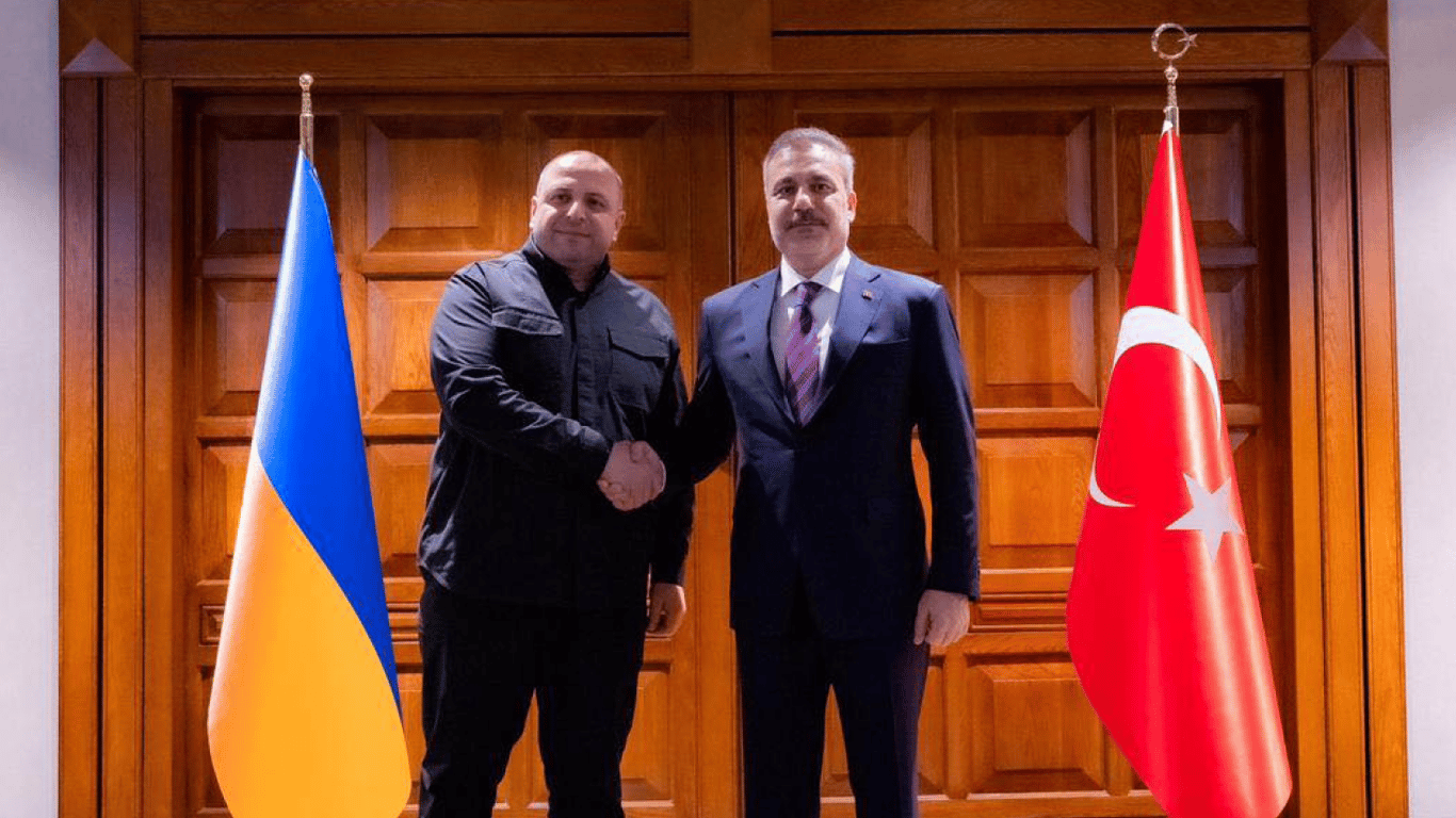 Umerow in der Türkei: Gespräche über Gefangenenaustausch und Friedensprozess