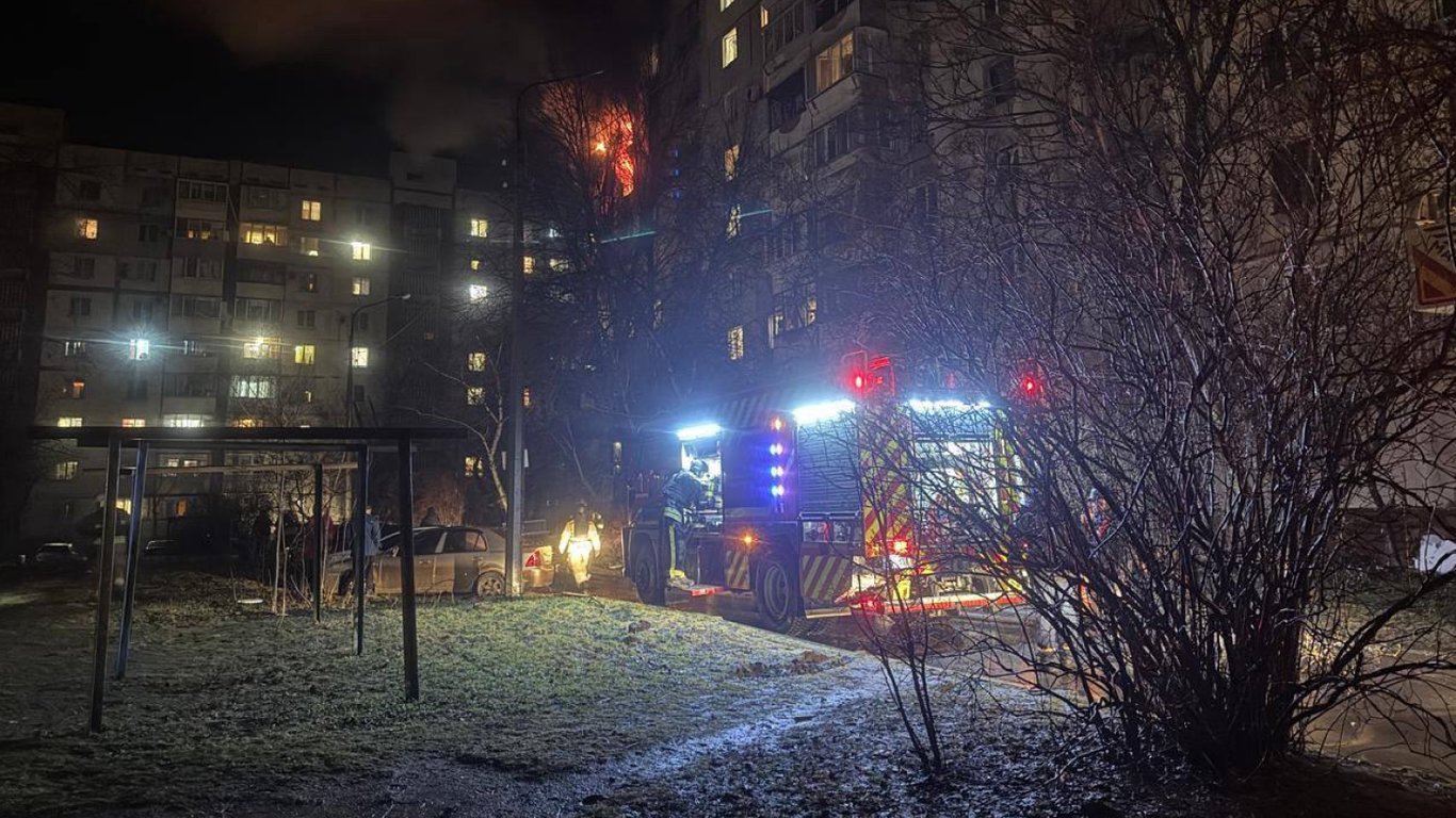 Последствия удара БПЛА по Запорожью: пострадавший и пожары в жилом секторе