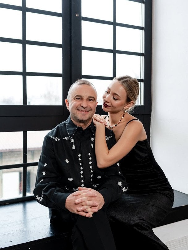 Pavlik's wife demands team dismissal