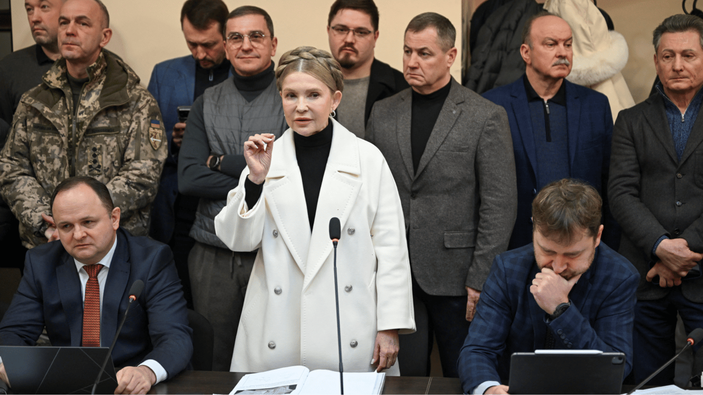 Тимошенко під конвоєм на засіданні суду
