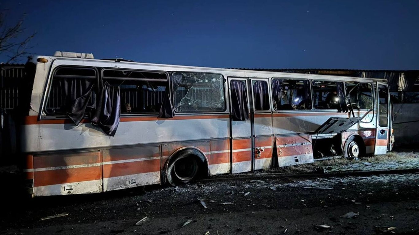 Удар по автобусу с шахтерами в Днепропетровской области: не менее 16 погибших