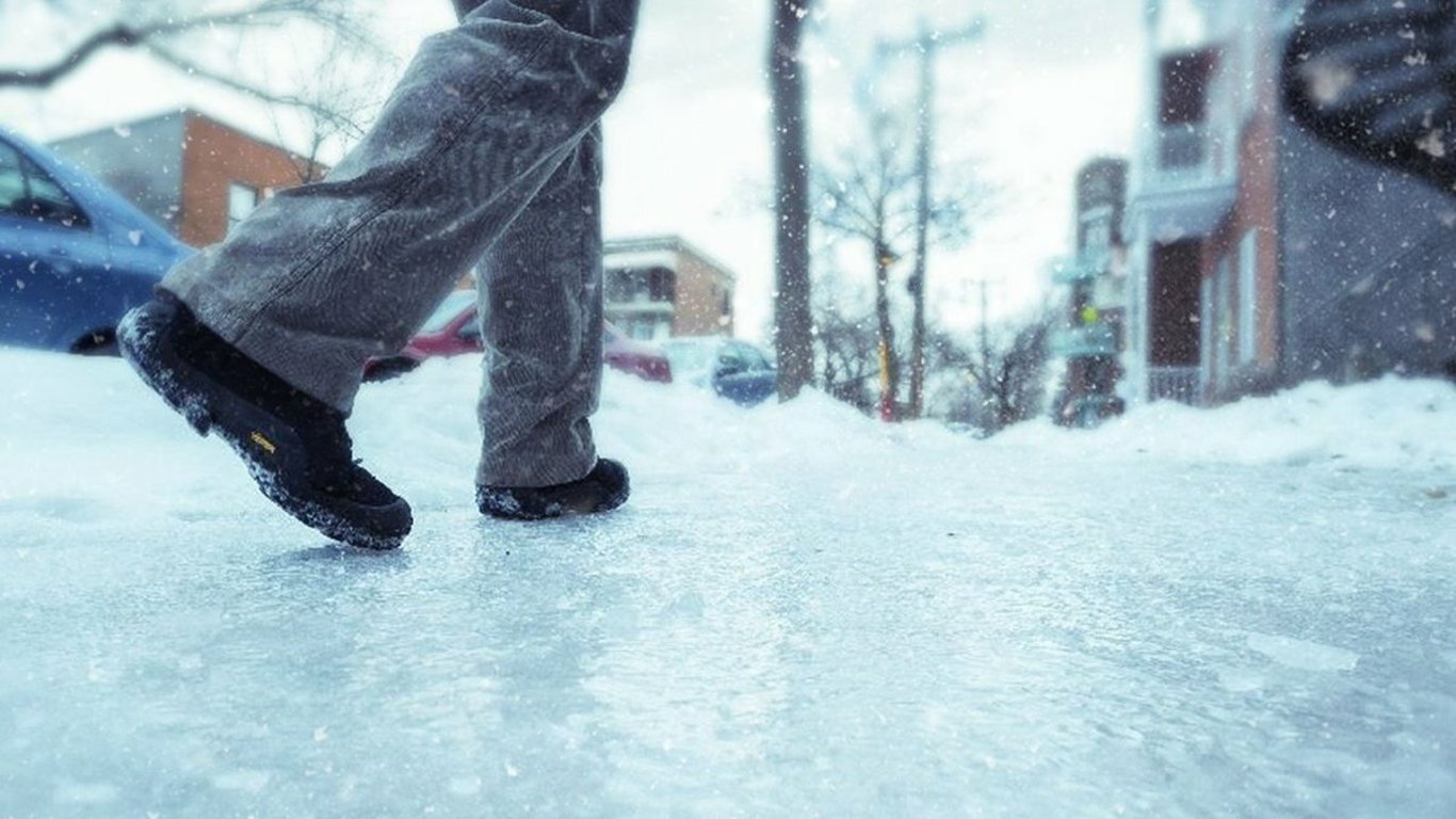 Bezpieczne zamienniki soli do posypywania śliskich nawierzchni