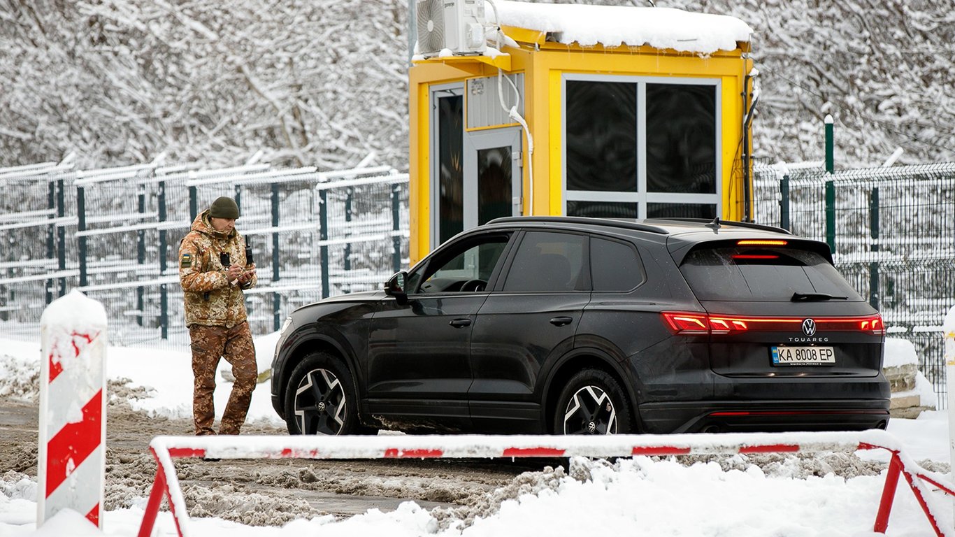 Обстановка на границе 28 января: где образовались очереди и свободные КПП