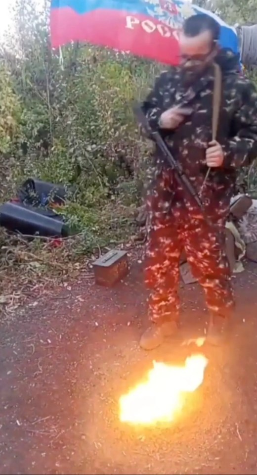Британець-зрадник спалив свій паспорт у пропагандистському ролику для РФ