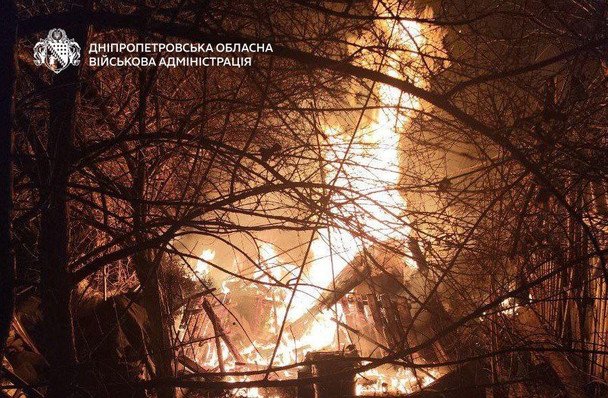 Ночной обстрел Киева и Днепра: повреждения и пожар, жертв нет