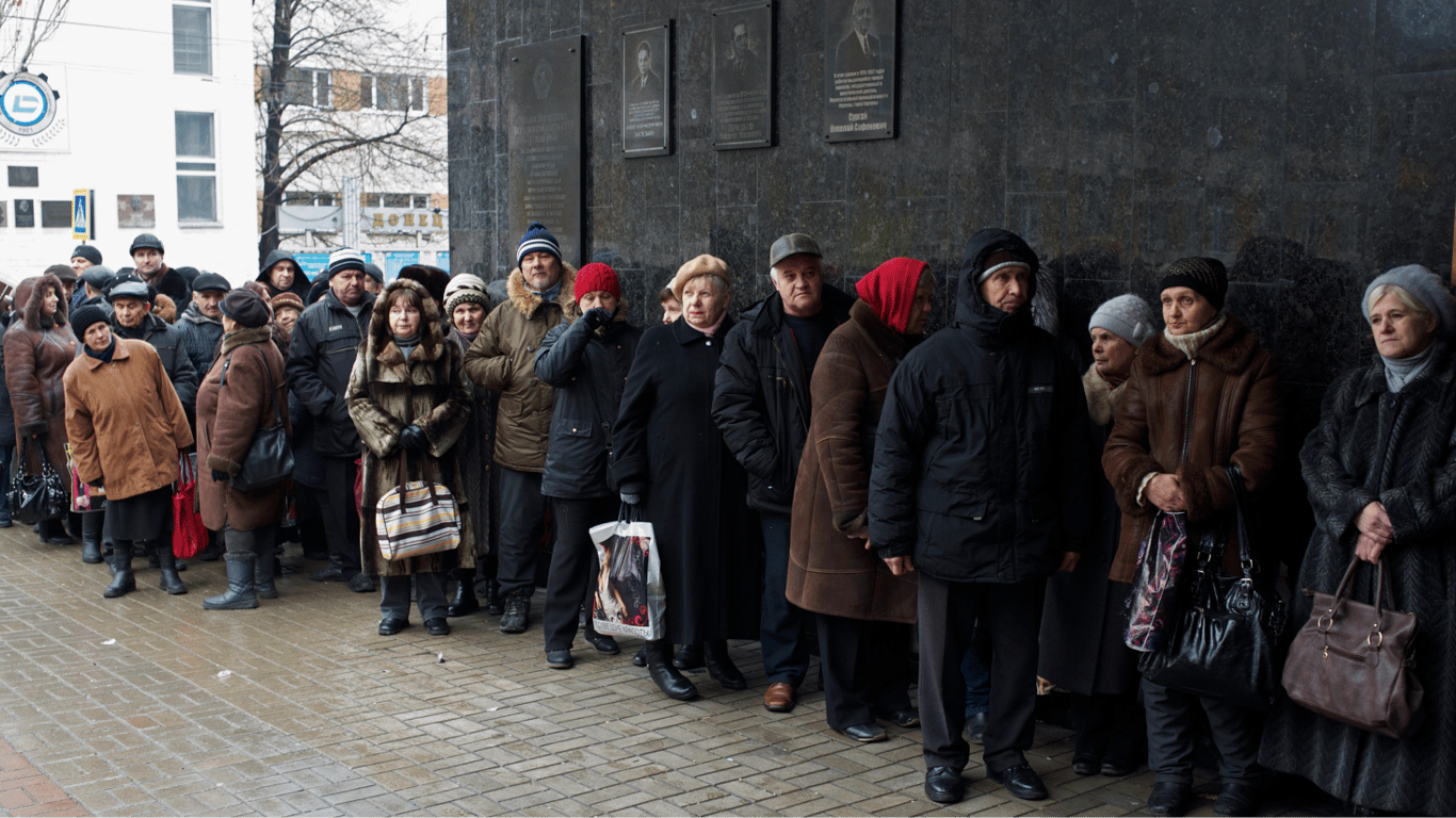 Ідентифікація пенсіонерів за столом