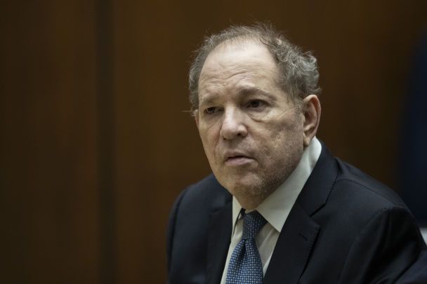 Harvey Weinstein o więziennej rzeczywistości: samotność, choroby i krótkie rozmowy z rodziną