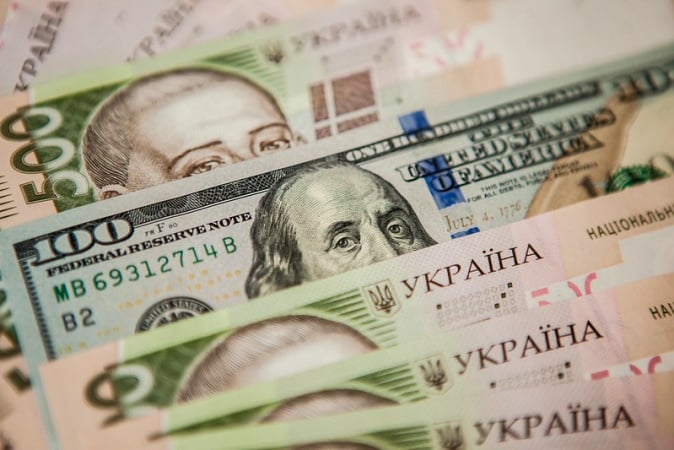 Доллар и евро резко подорожали: новые данные от Нацбанка на 15 июля