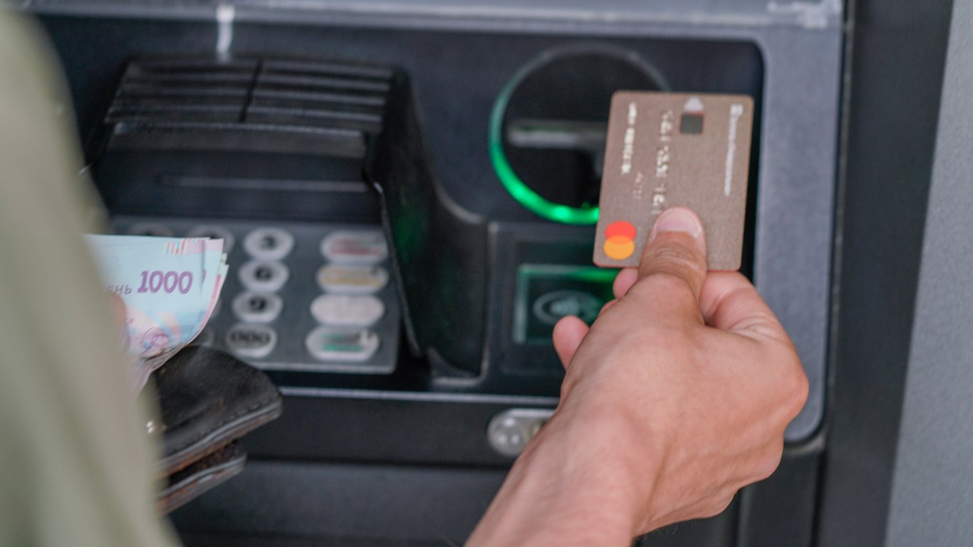 MasterCard против Visa: какую карту выбрать для поездок в еврозону, чтобы сэкономить