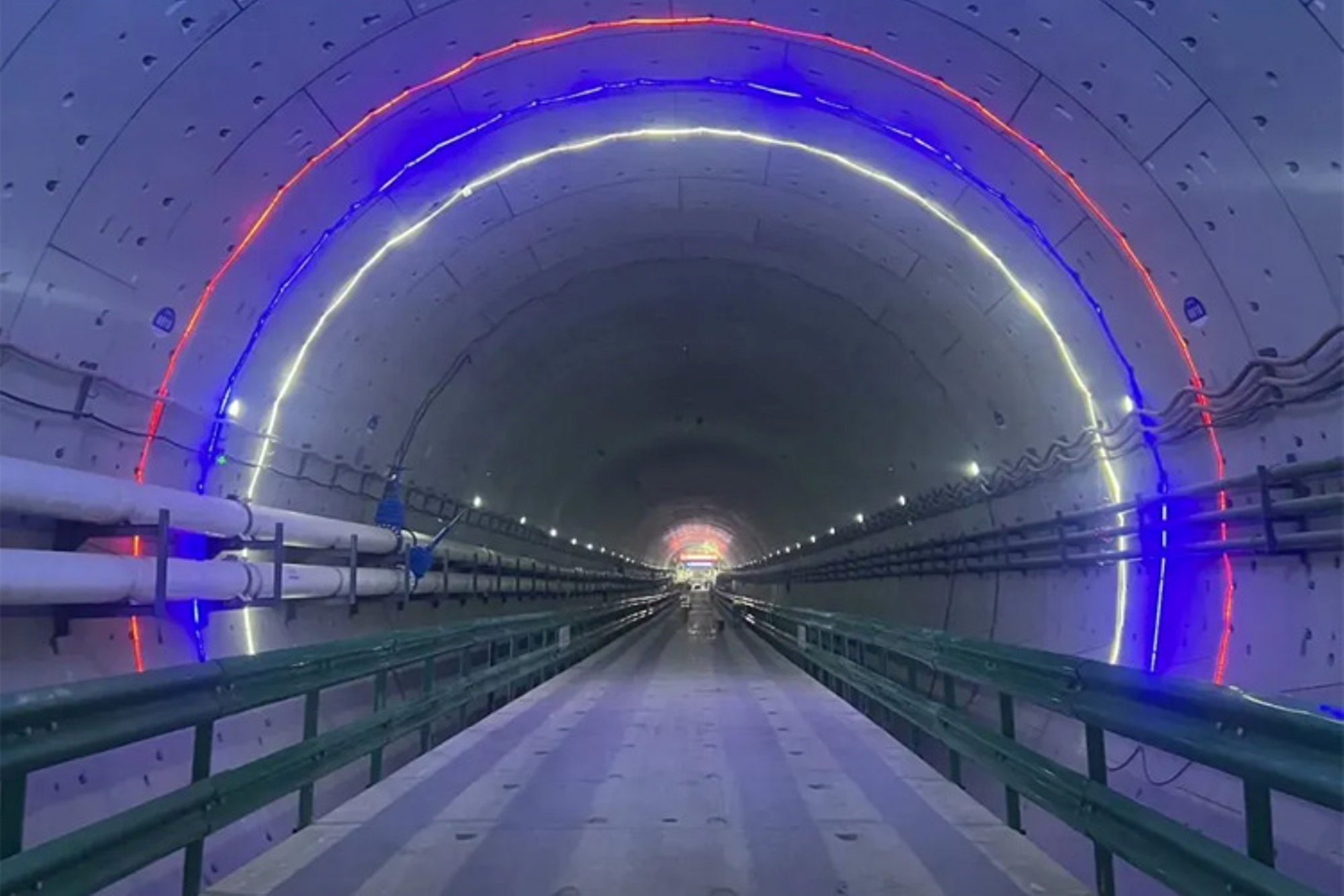 Longest underwater tunnel completed in Qingdao