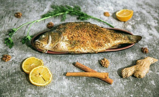 Jak uniknąć goryczy w smażonej rybie? Kluczowa przyczyna i rozwiązanie