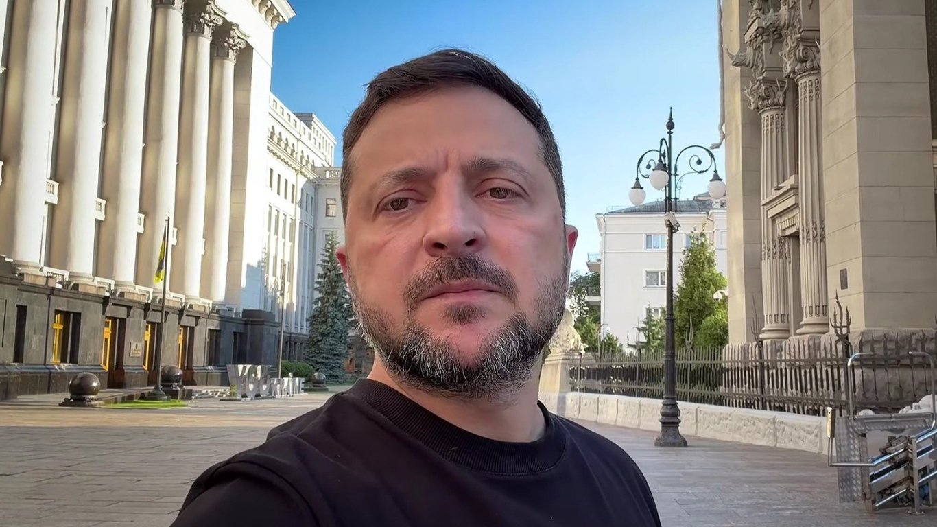 Zelenskyy Warns of Fresh Massive Russian Strike: Air Defense Decisions Underway