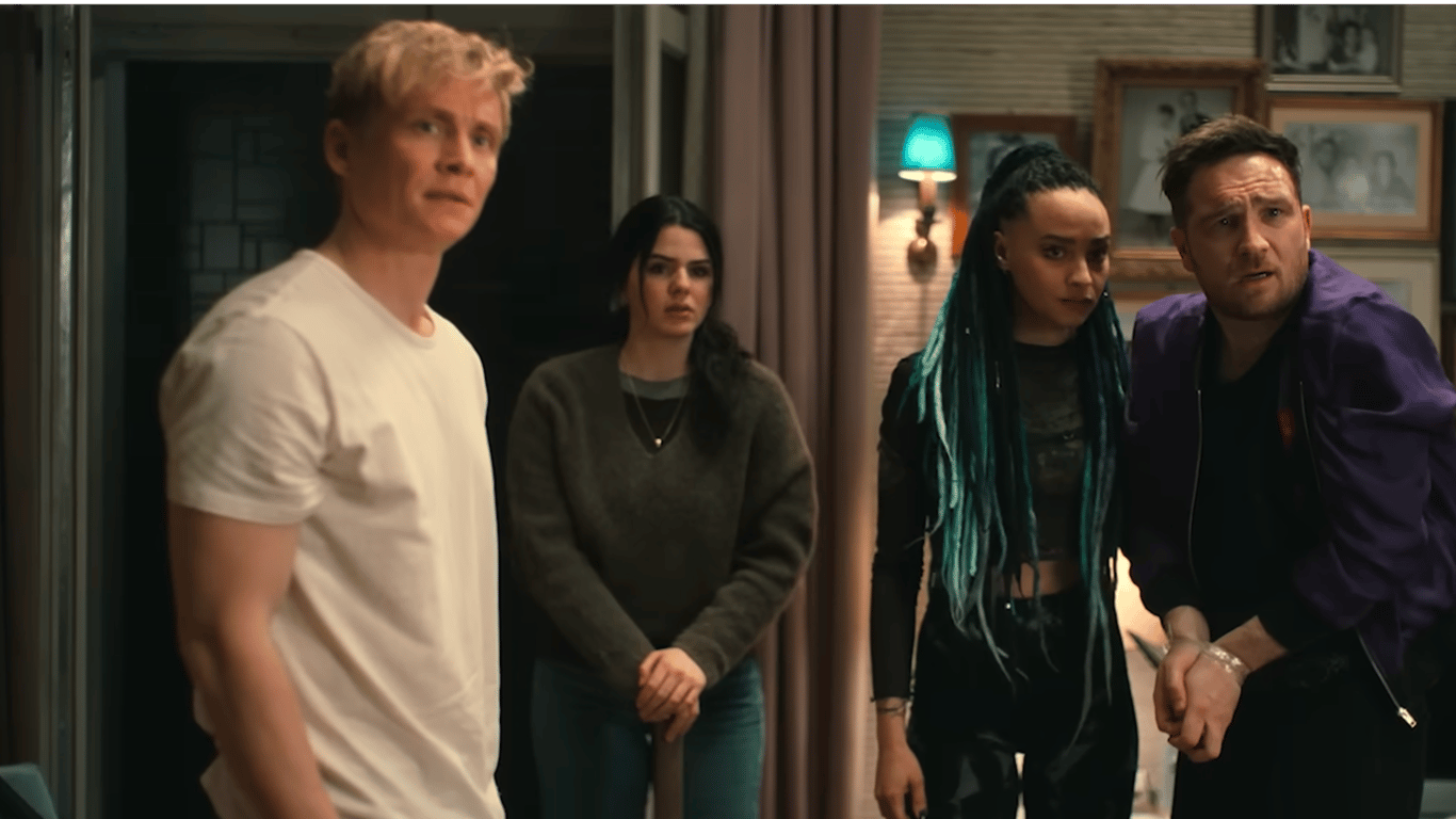 Podwójne uwięzienie w domu – horror sci-fi „Cegła” z 2025 roku