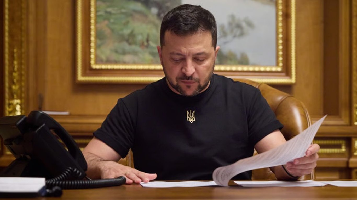 Зеленський нагороджує нових Героїв