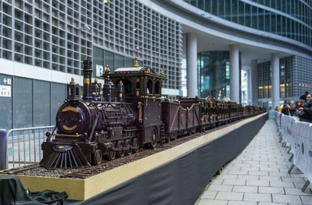 55 metrów słodkiej potęgi: pociąg z czekolady bije rekord świata