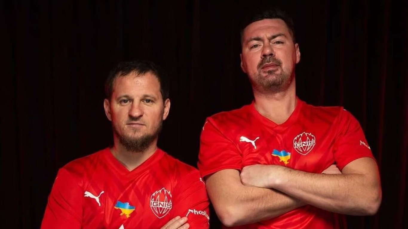 Алієв і Мілевський підтримують гравця