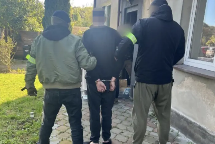 Затримано підпалювача авто з українськими номерами в Польщі: деталі злочину