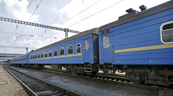 Вантажівка врізалась у поїзд