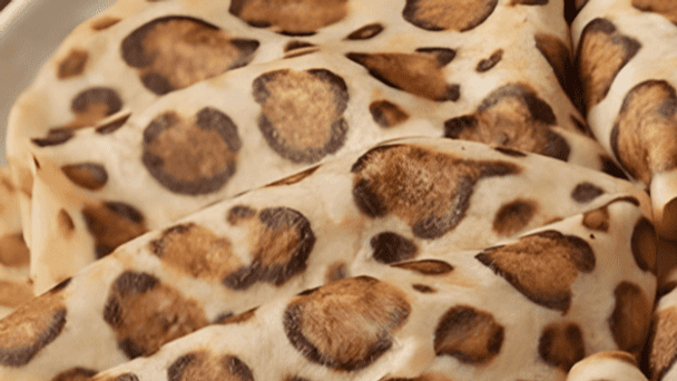 Jak upiec modne placki w leopardzie? Kluczowe proporcje ciasta