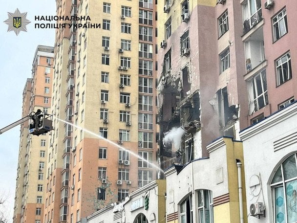 Более 400 спасателей устранили последствия ночной атаки на Киев: как это было