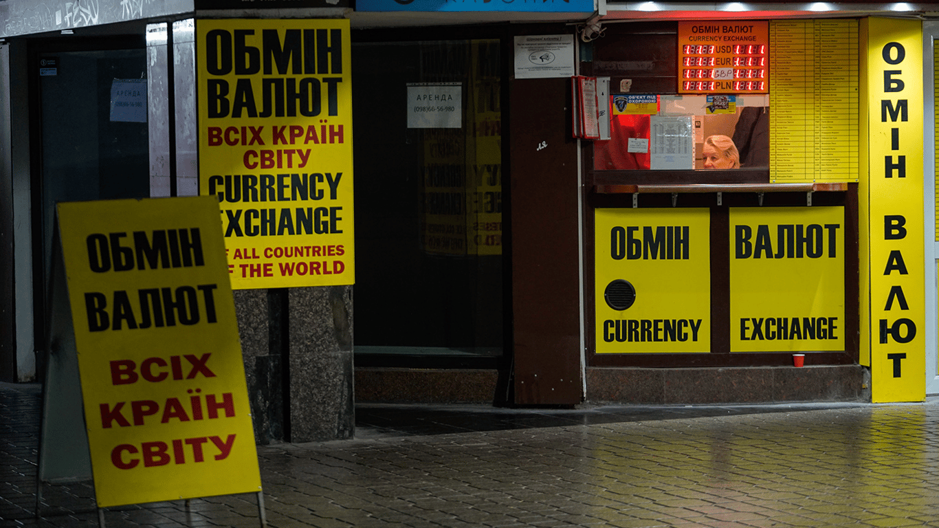 Польский злотый показал рекордный рост на украинском рынке, опередив доллар и евро